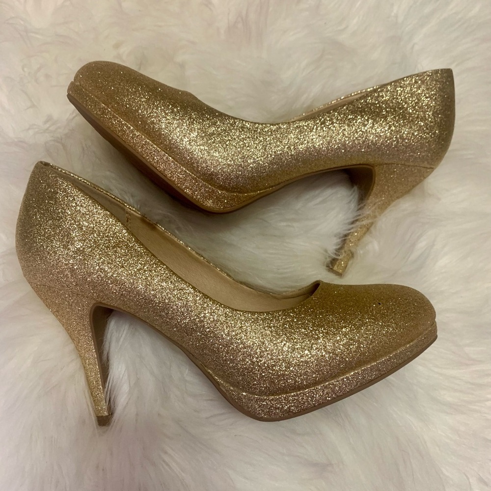 Gold glitter high heels size 9 1/2.